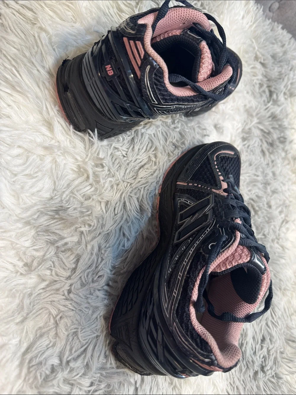 New Balance Women's Black and Pink Athletic Running Sneakers